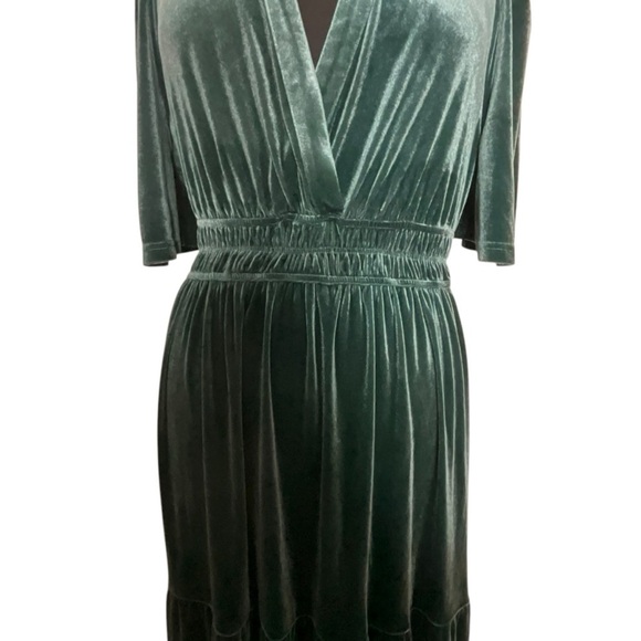 Faeriesty Elegant Green Velvet Maxi Tiered A Line Plus Size Dress - Picture 16 of 16